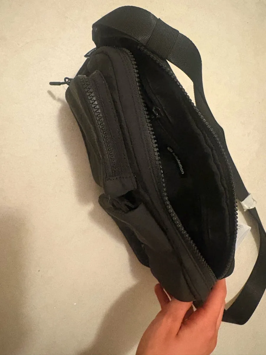 Lululemon crossbody bag - Image 3