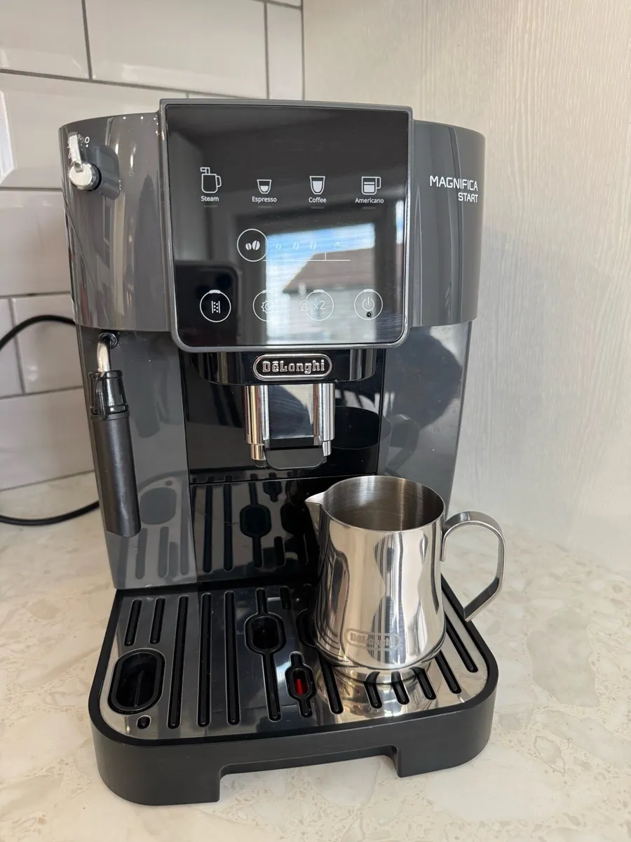 Delonghi Coffee Machine - Image 1