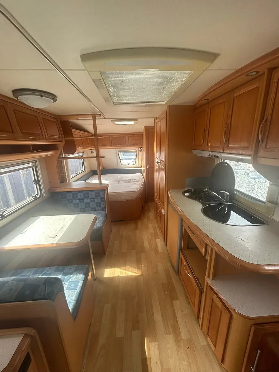 Hobby twin axle 5/6 berth caravan - Image 3