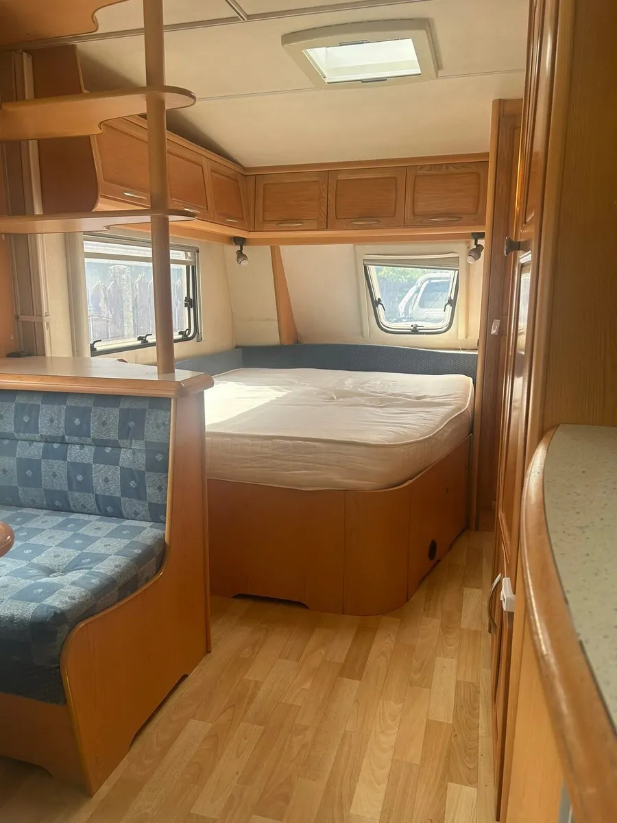 Hobby twin axle 5/6 berth caravan - Image 4