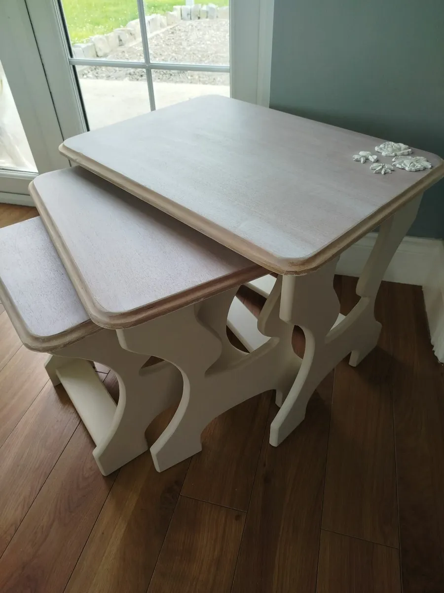 Nest of tables - Image 1