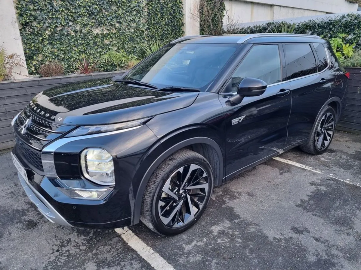 Mitsubishi Outlander Phev Exceed 7 Seater / New M - Image 2