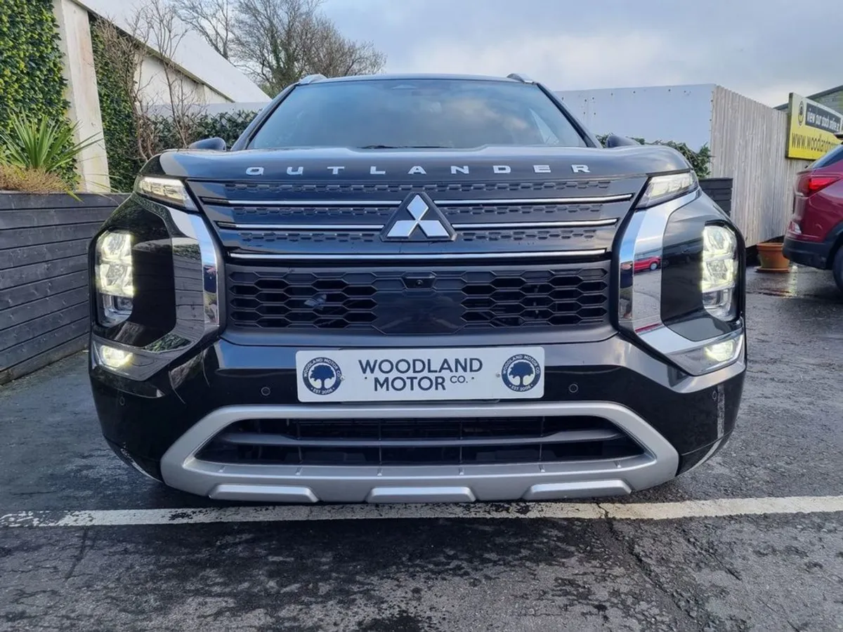 Mitsubishi Outlander Phev Exceed 7 Seater / New M - Image 3