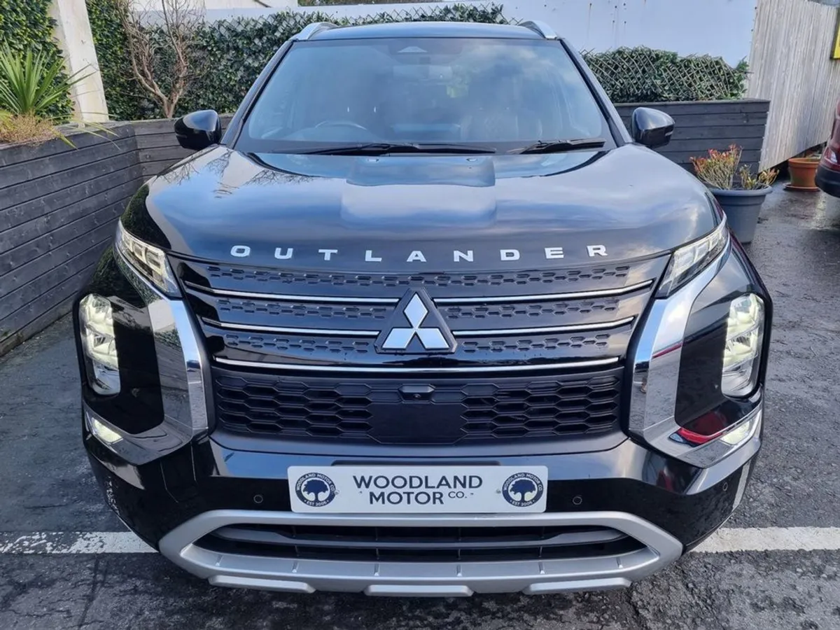 Mitsubishi Outlander Phev Exceed 7 Seater / New M - Image 4