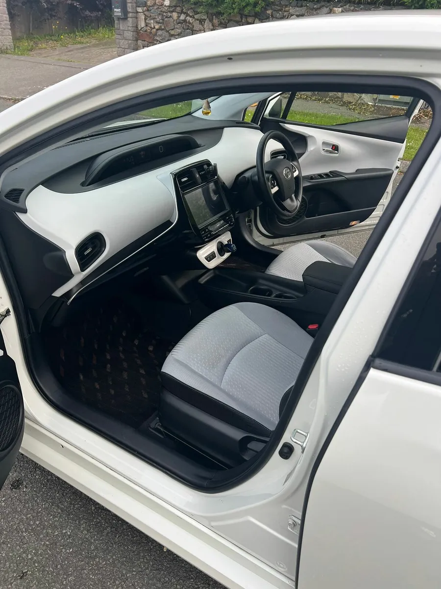 Toyota Prius - Image 3