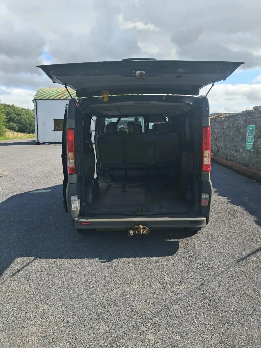 Crew cab Renault Trafic - Image 4