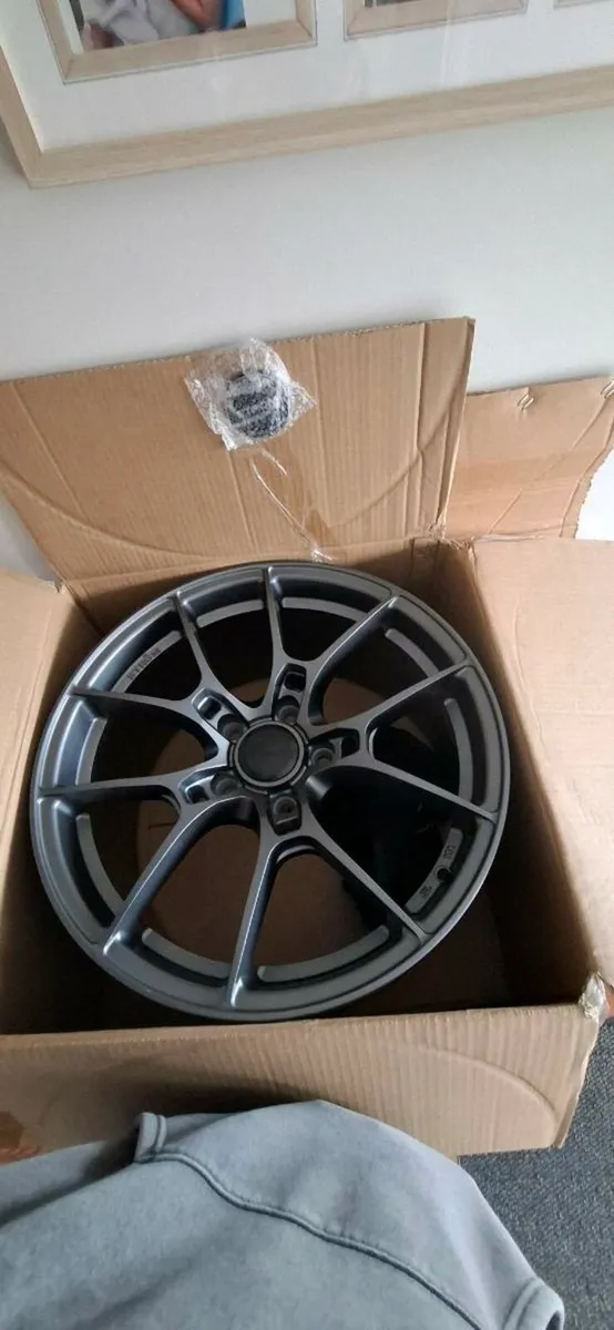 Strom STR-F1 18 inch 5x120 - Image 1