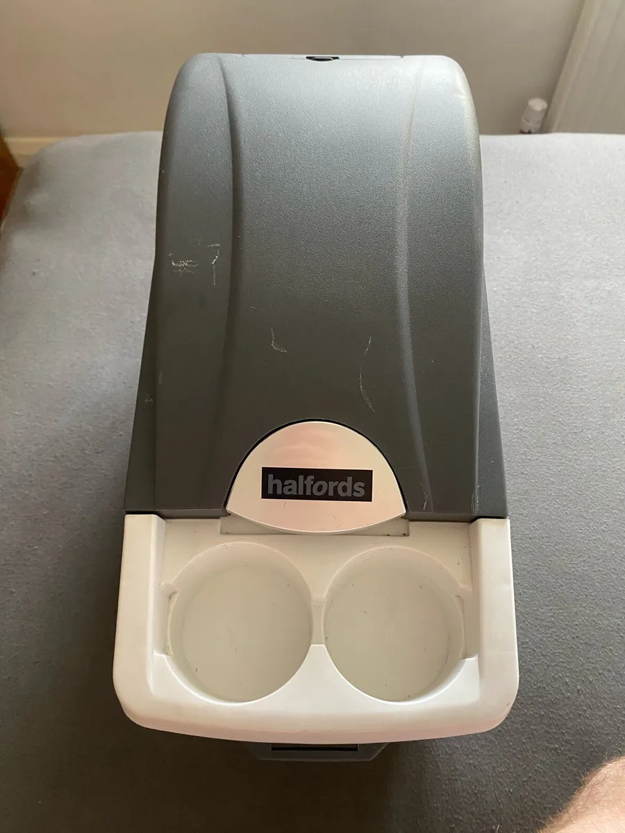 Car Cooler Box /. Refrigerator - Image 1