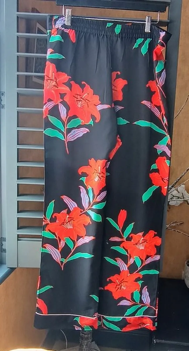 Diane Von Furstenburg silk trousers - Image 1