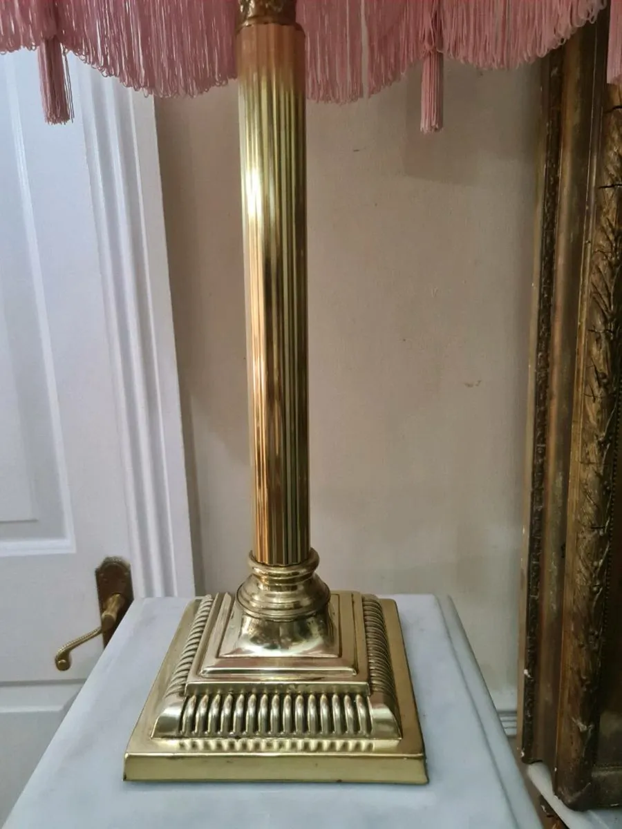 Tall Corinthian lamp POSTAGE AVAILABLE - Image 4