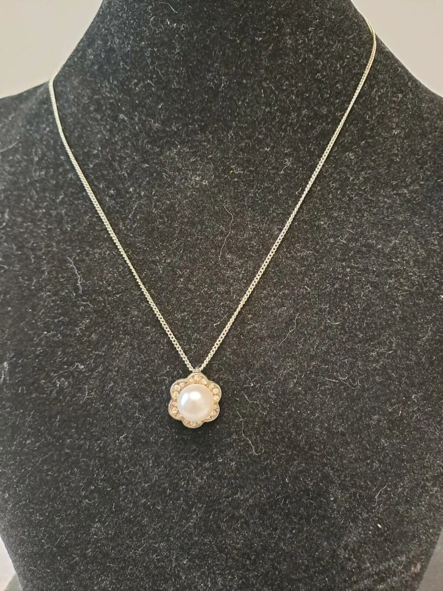 Pearl, diamonds and silver necklace - Image 3