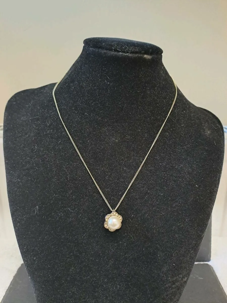 Pearl, diamonds and silver necklace - Image 4