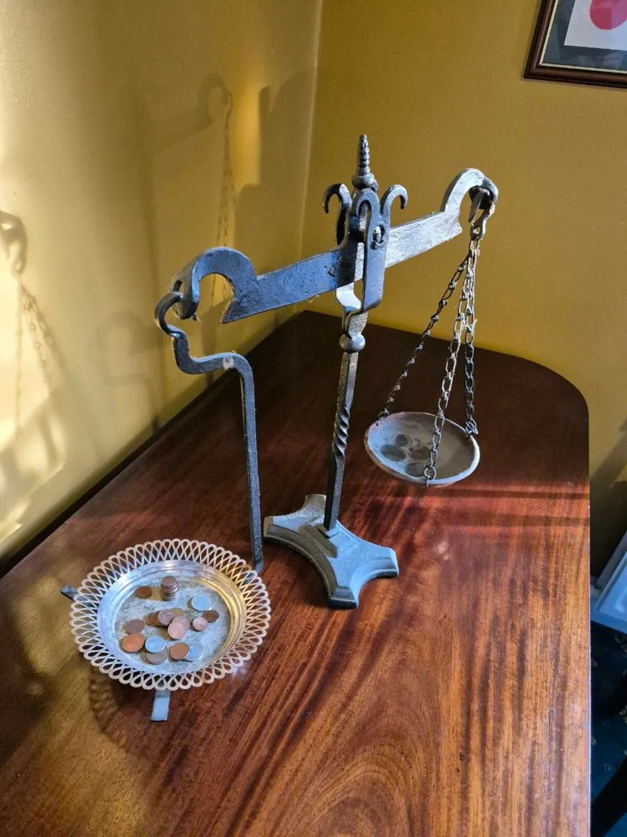 Antique scales - Image 1