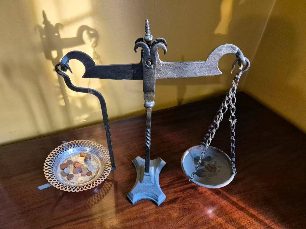 Antique scales - Image 2