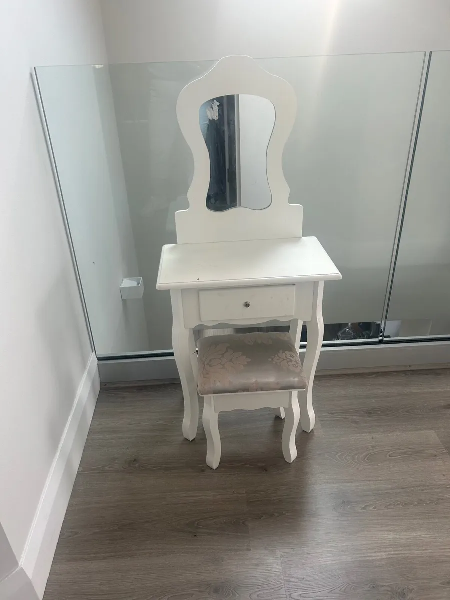 Kids Vanity Table and stool - Image 1