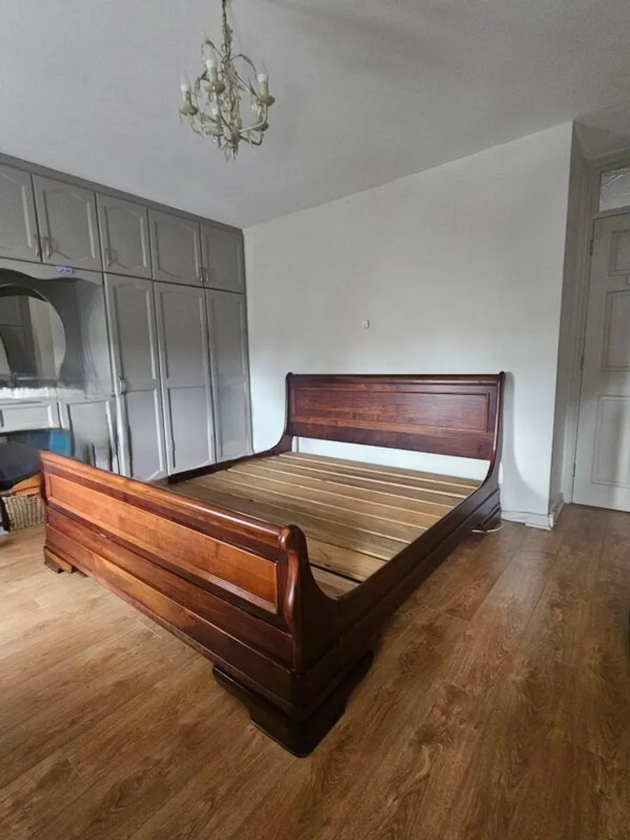 Superking Mahogany Bed - mattress included - Image 1