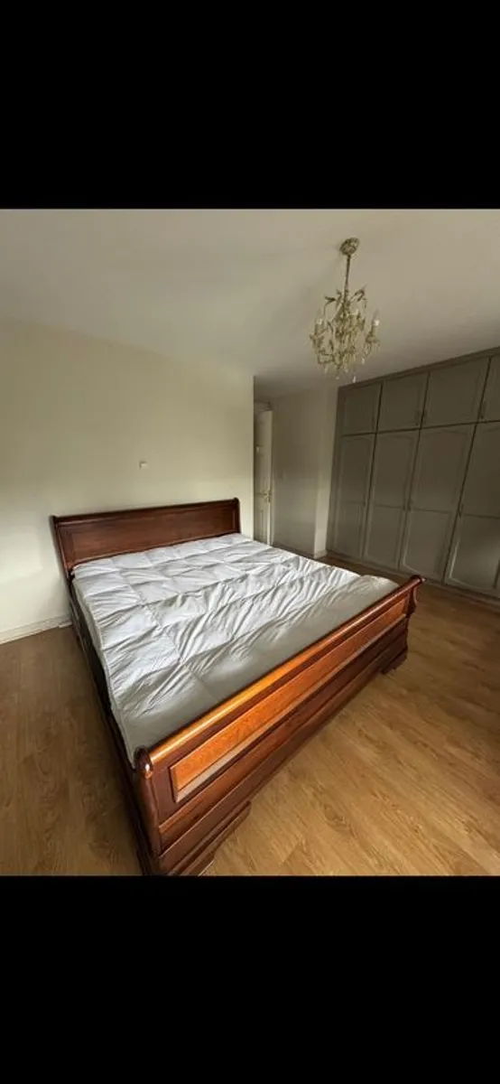 Superking Mahogany Bed - mattress included - Image 2