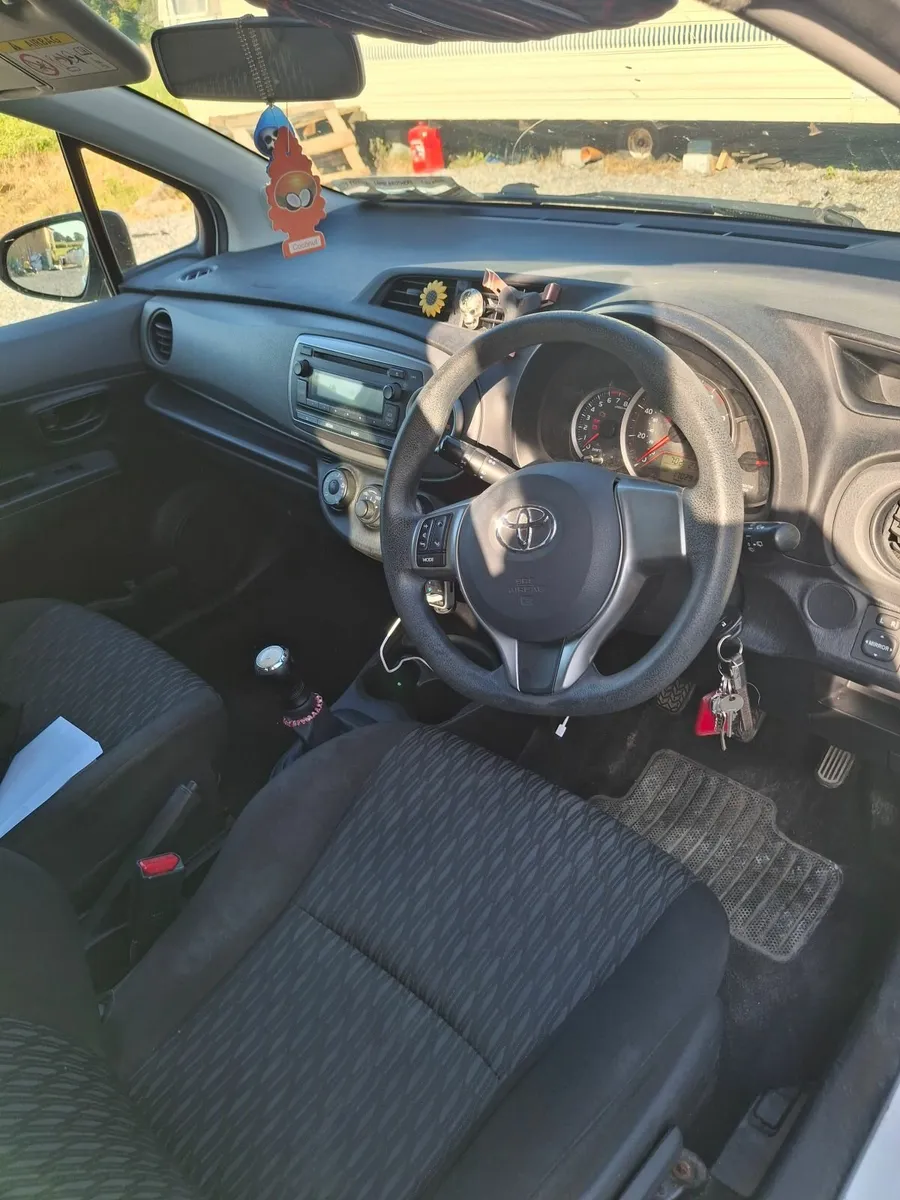 Toyota Yaris 2013 - Image 3