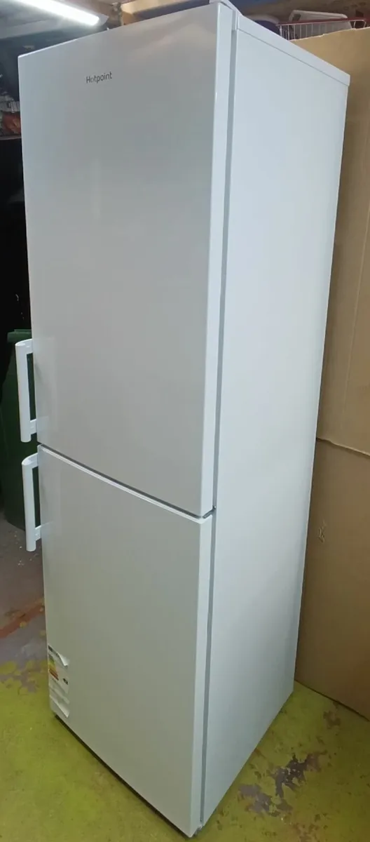 HOTPOINT Freestanding fridge-freezer - Image 1
