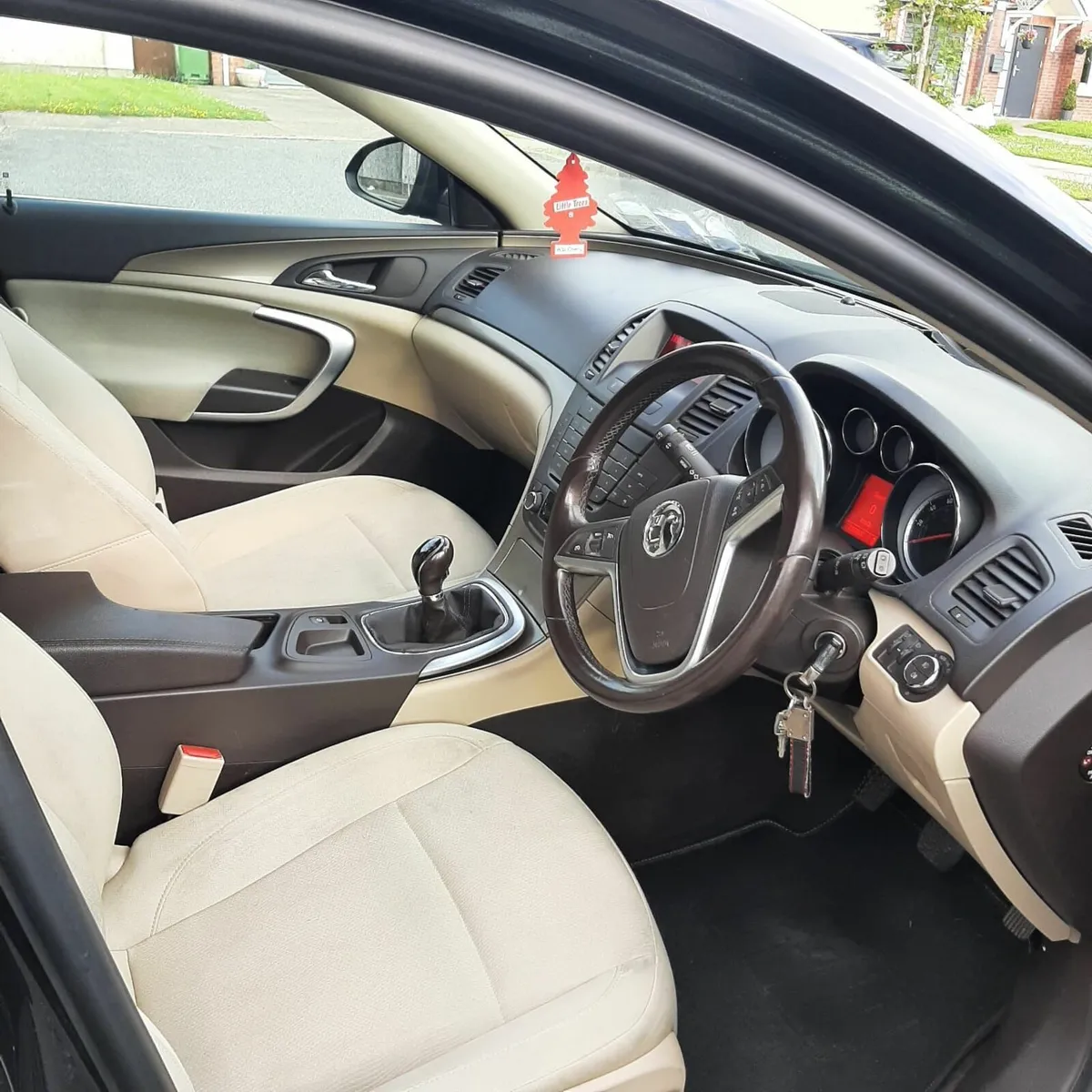 Vauxhall Insignia 2011 - Image 2