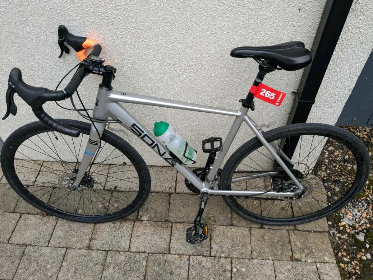 Road bike - Image 1
