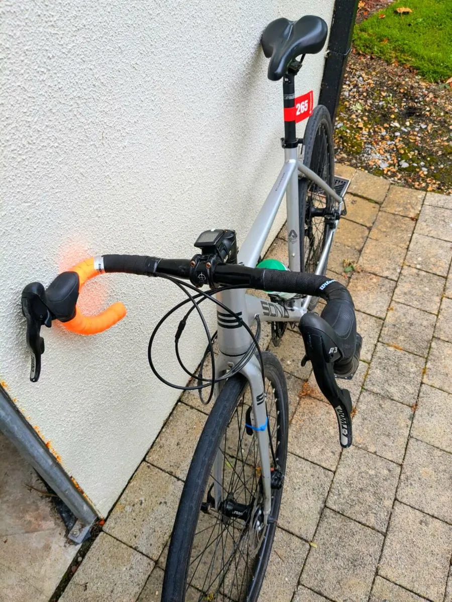 Road bike - Image 2