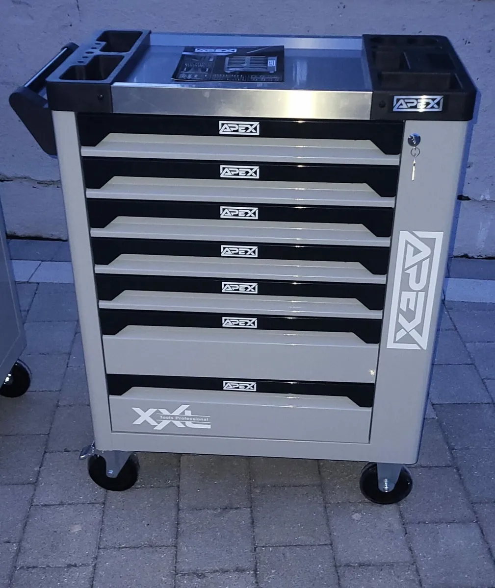 7/6 tool box with tools - Image 1