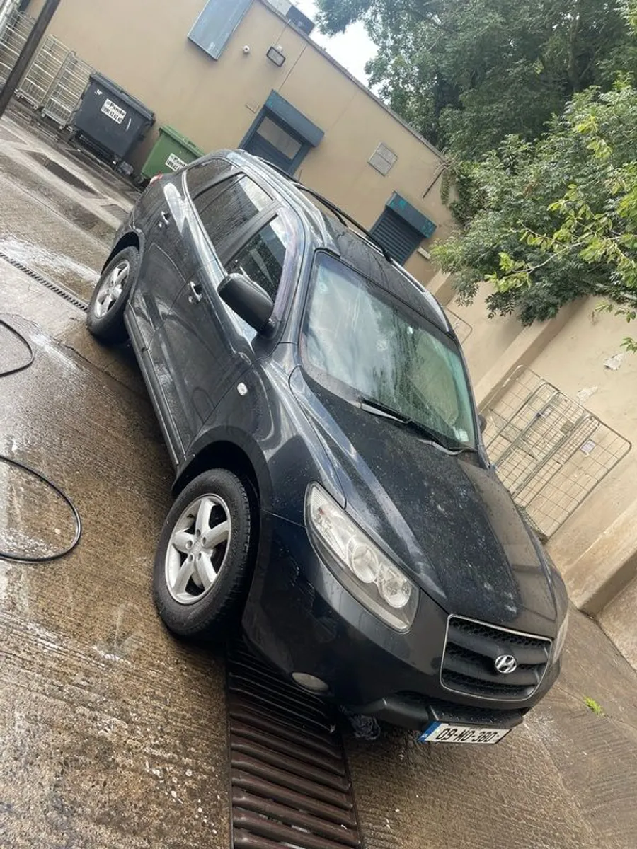 2009 Hyundai Santa Fe - Image 1