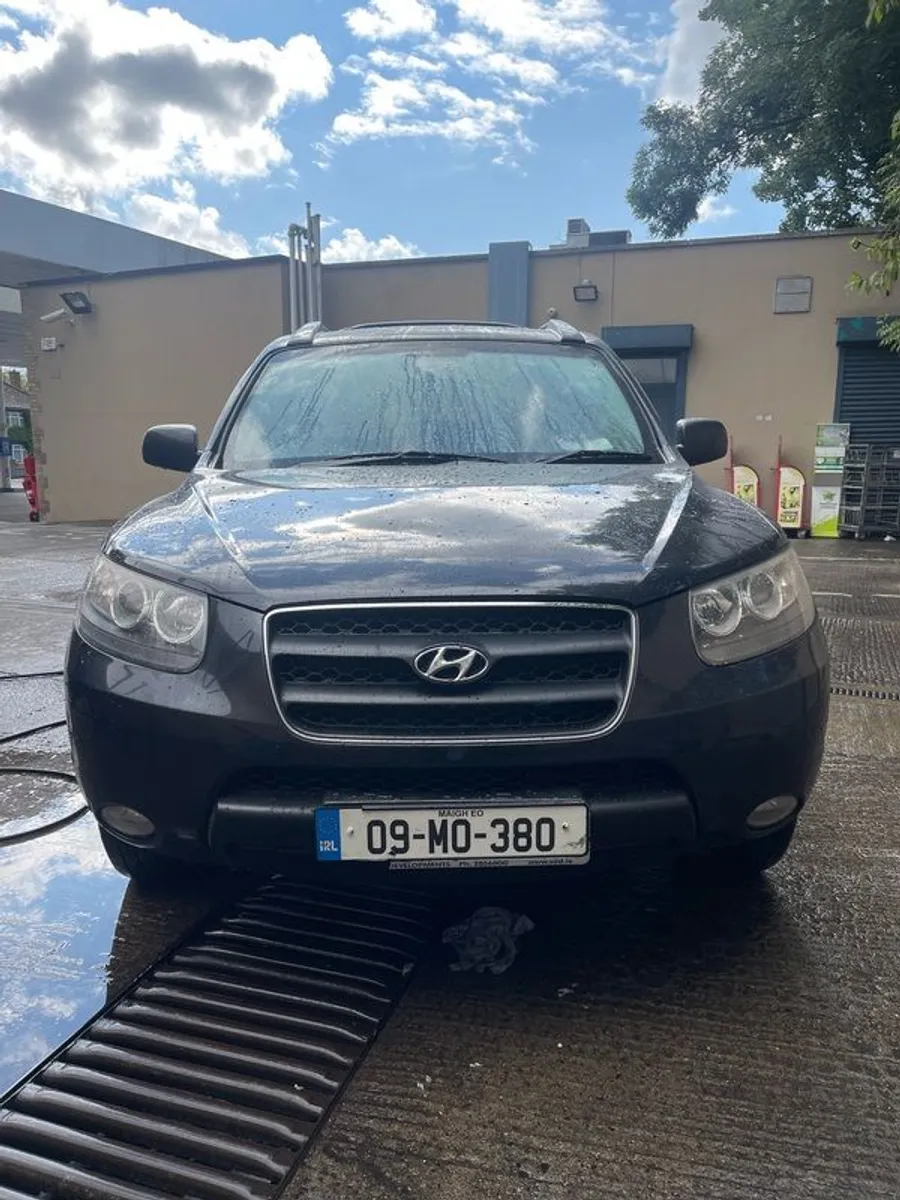 2009 Hyundai Santa Fe - Image 2