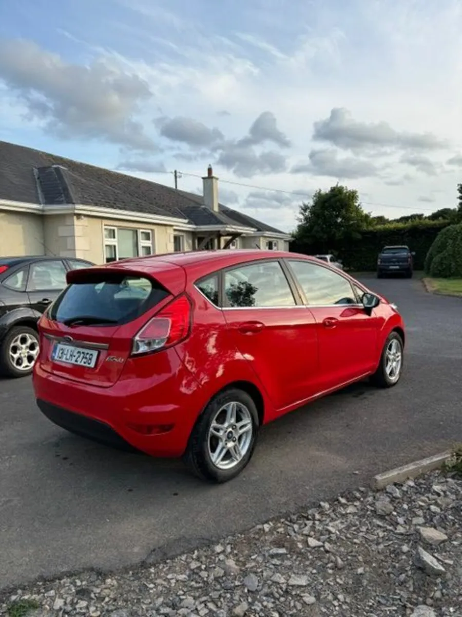 Ford Fiesta 2013 - Image 2
