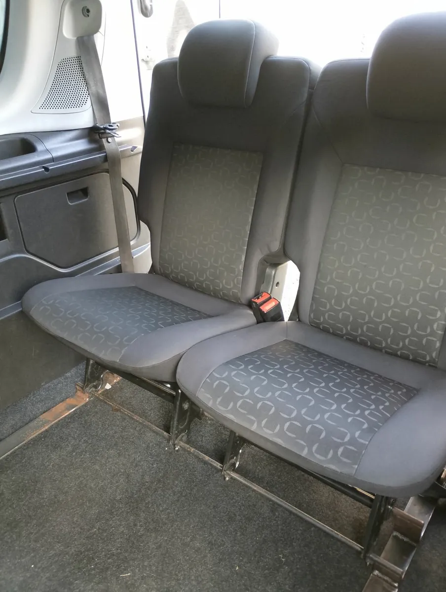 2017 Doblo rear seats quick release & seat belts - Image 1