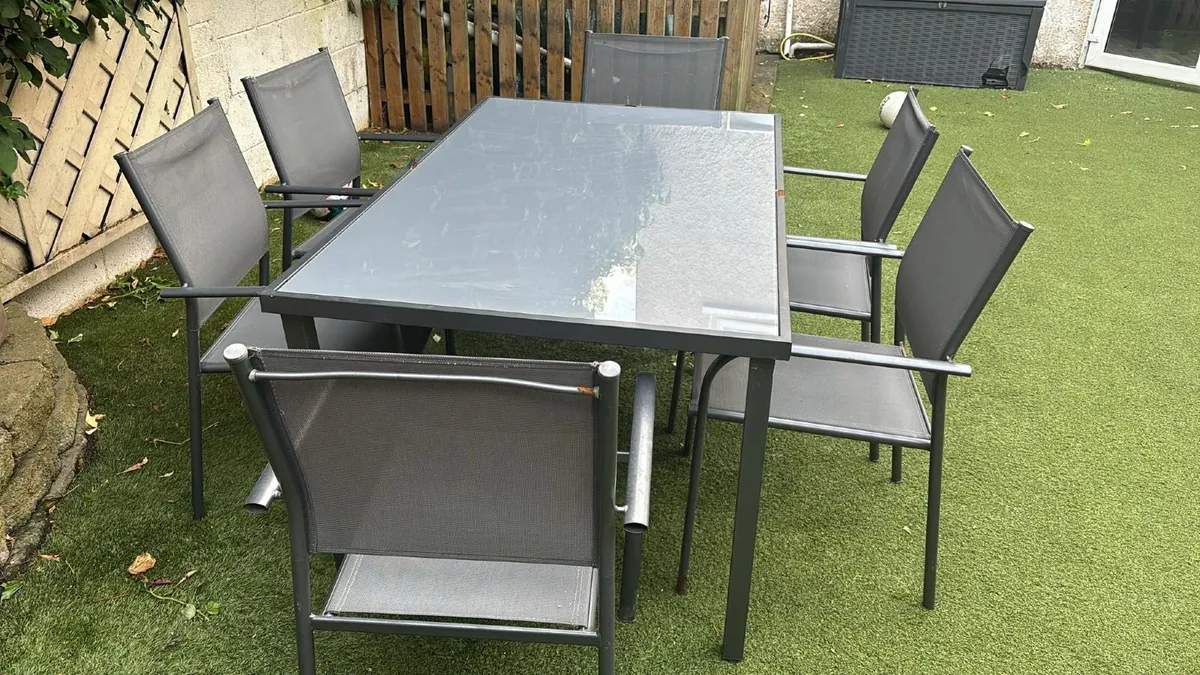 Garden table & chairs - Image 1