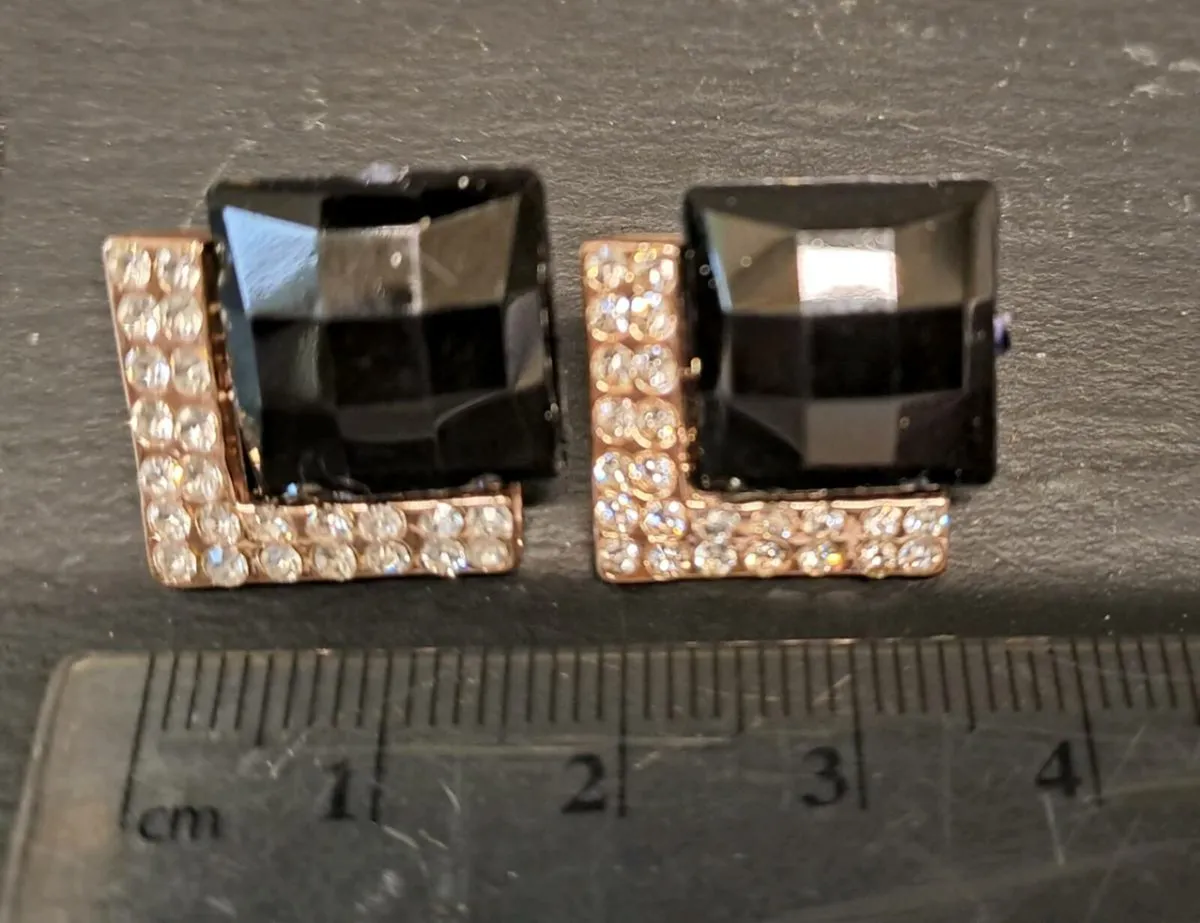 Black Square and diamond earrings - Image 2