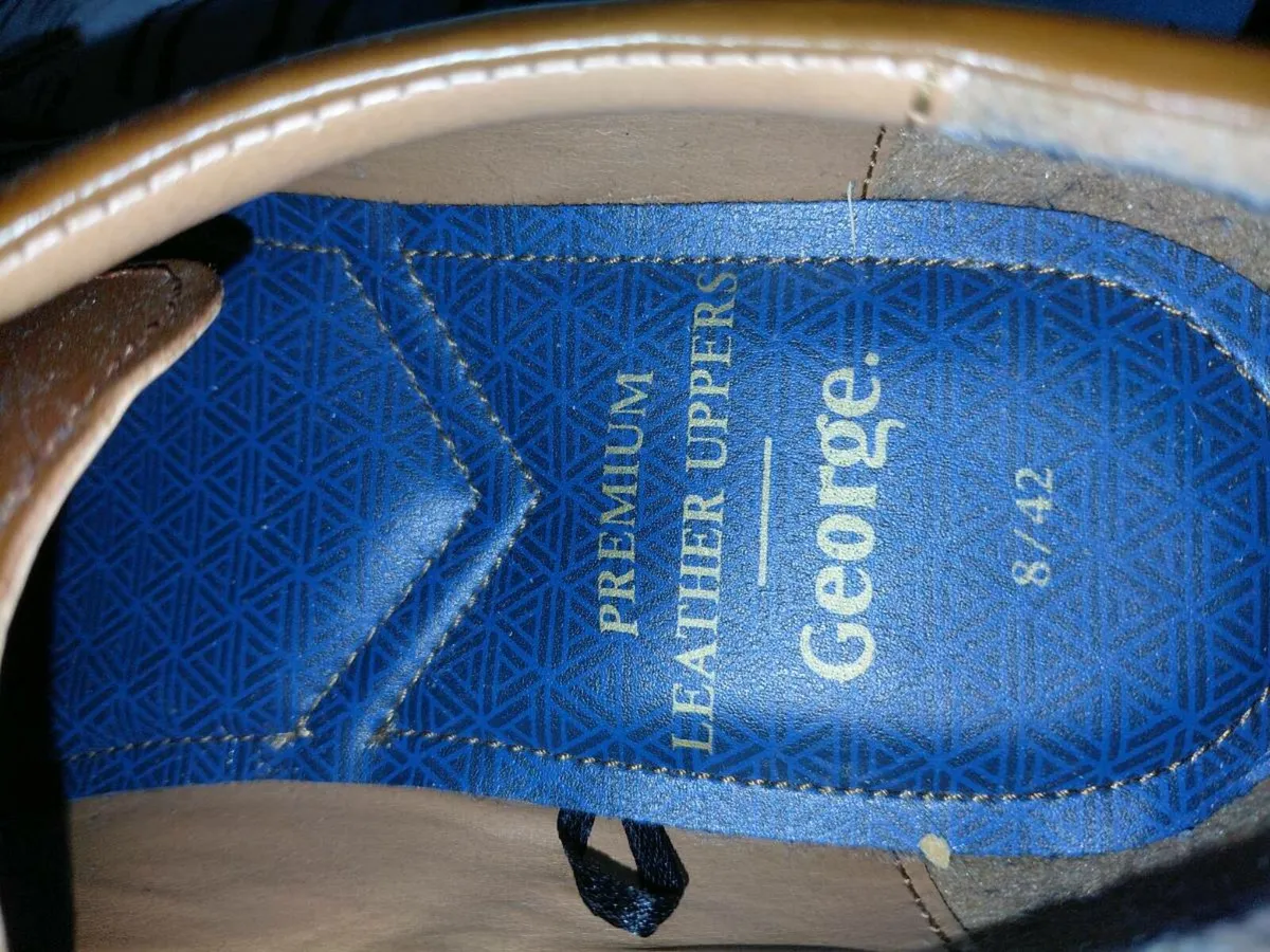 Men's Shoes, size 8 - Image 2