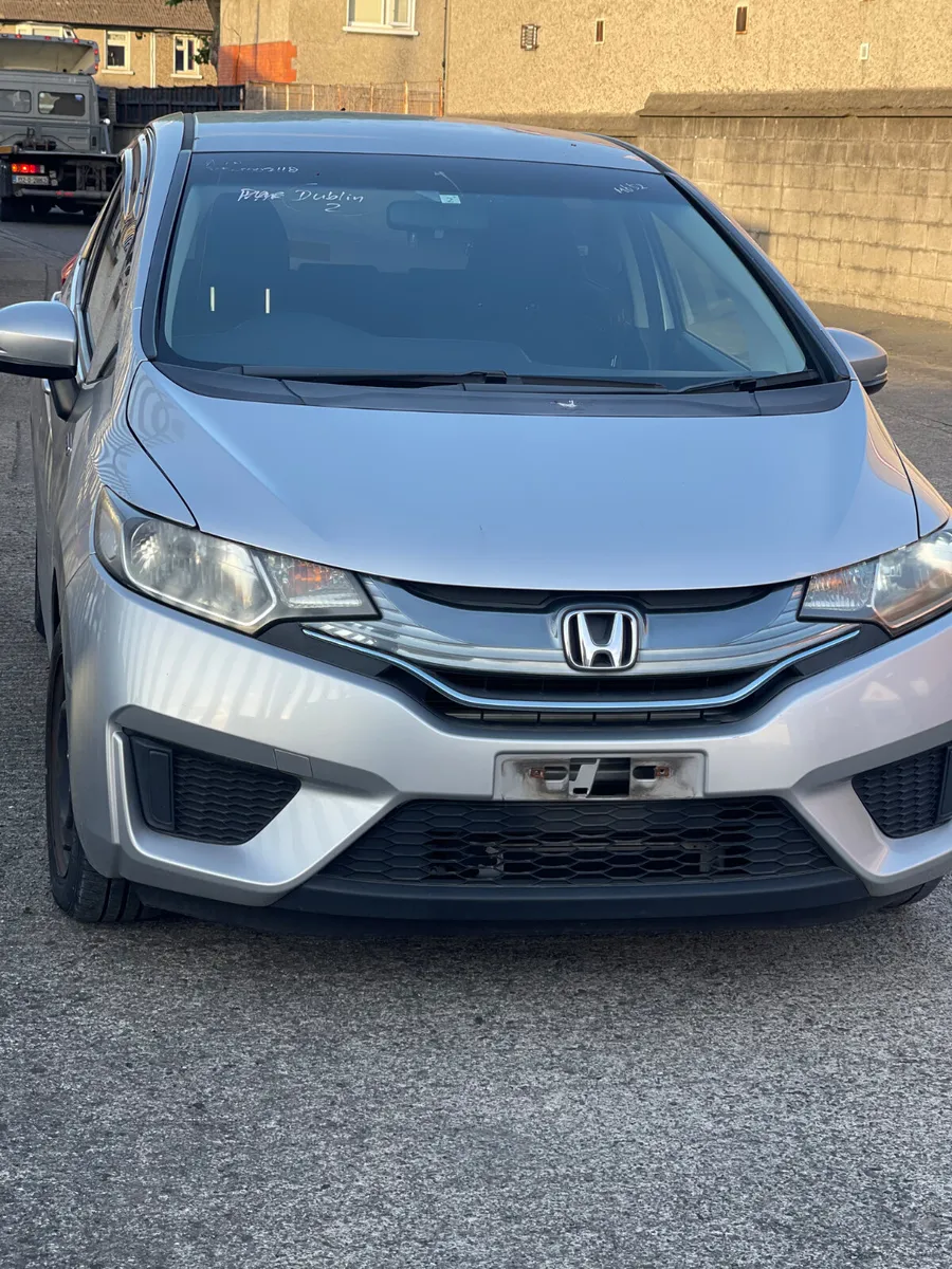 2015 hybrid Honda fit - Image 4
