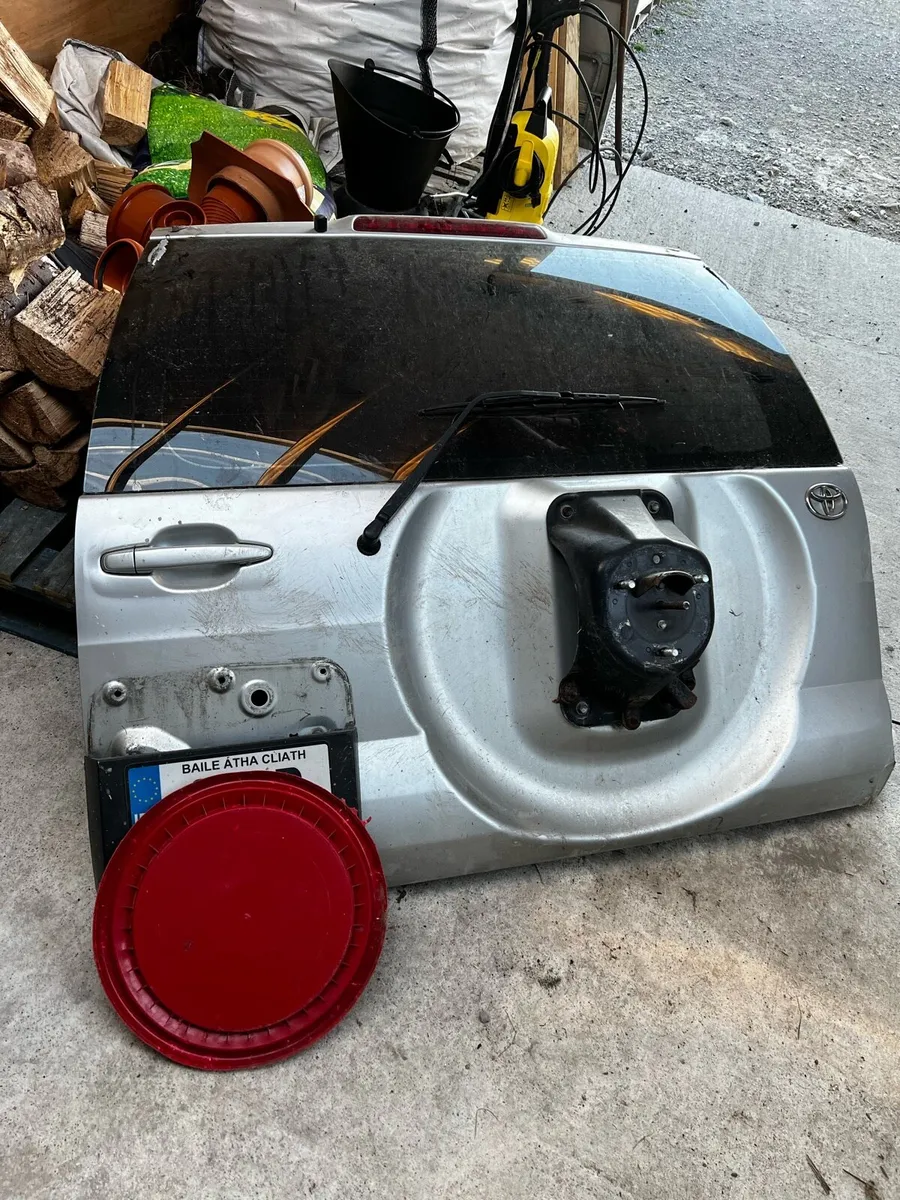 Landcruiser rear door - Image 1