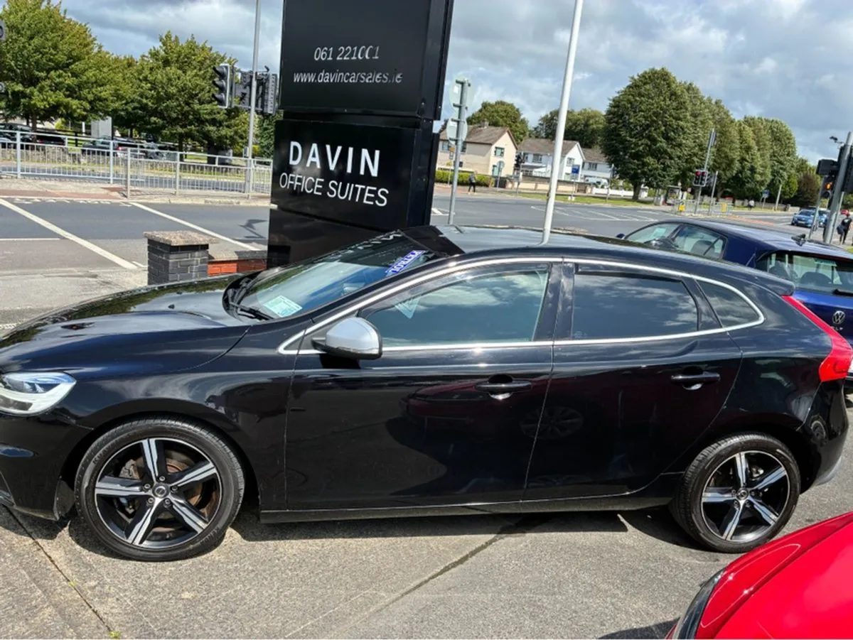 Volvo V40 2.0 T2 R-design NAV 122B 122BHP 40 Seri - Image 2