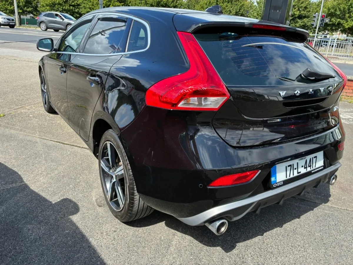 Volvo V40 2.0 T2 R-design NAV 122B 122BHP 40 Seri - Image 3