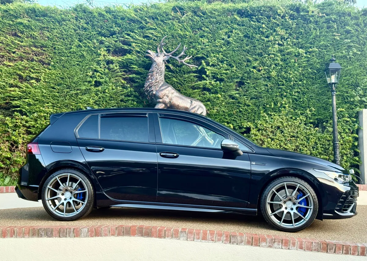 VW GOLF R DSG SUNROOF 320BHP GREAT SPEC - Image 3