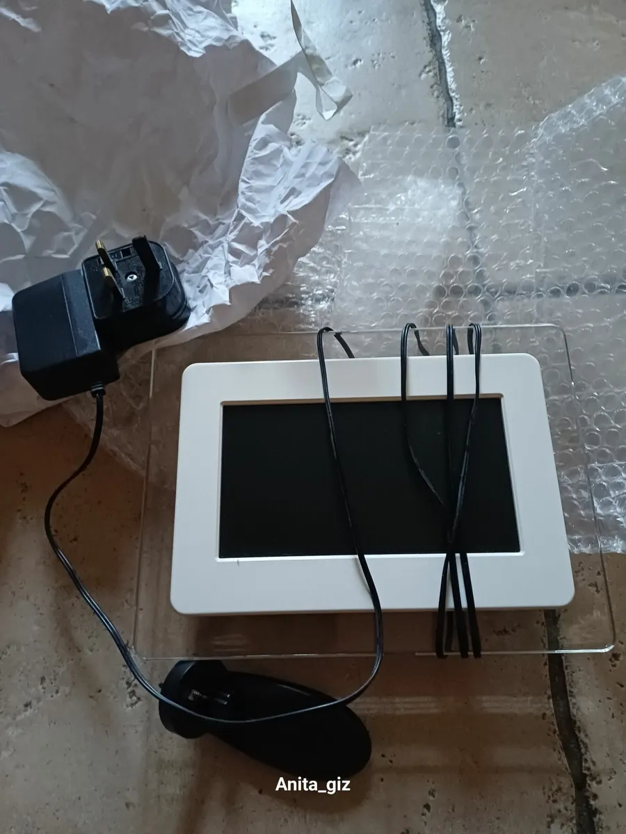 Digital photo display - Image 1