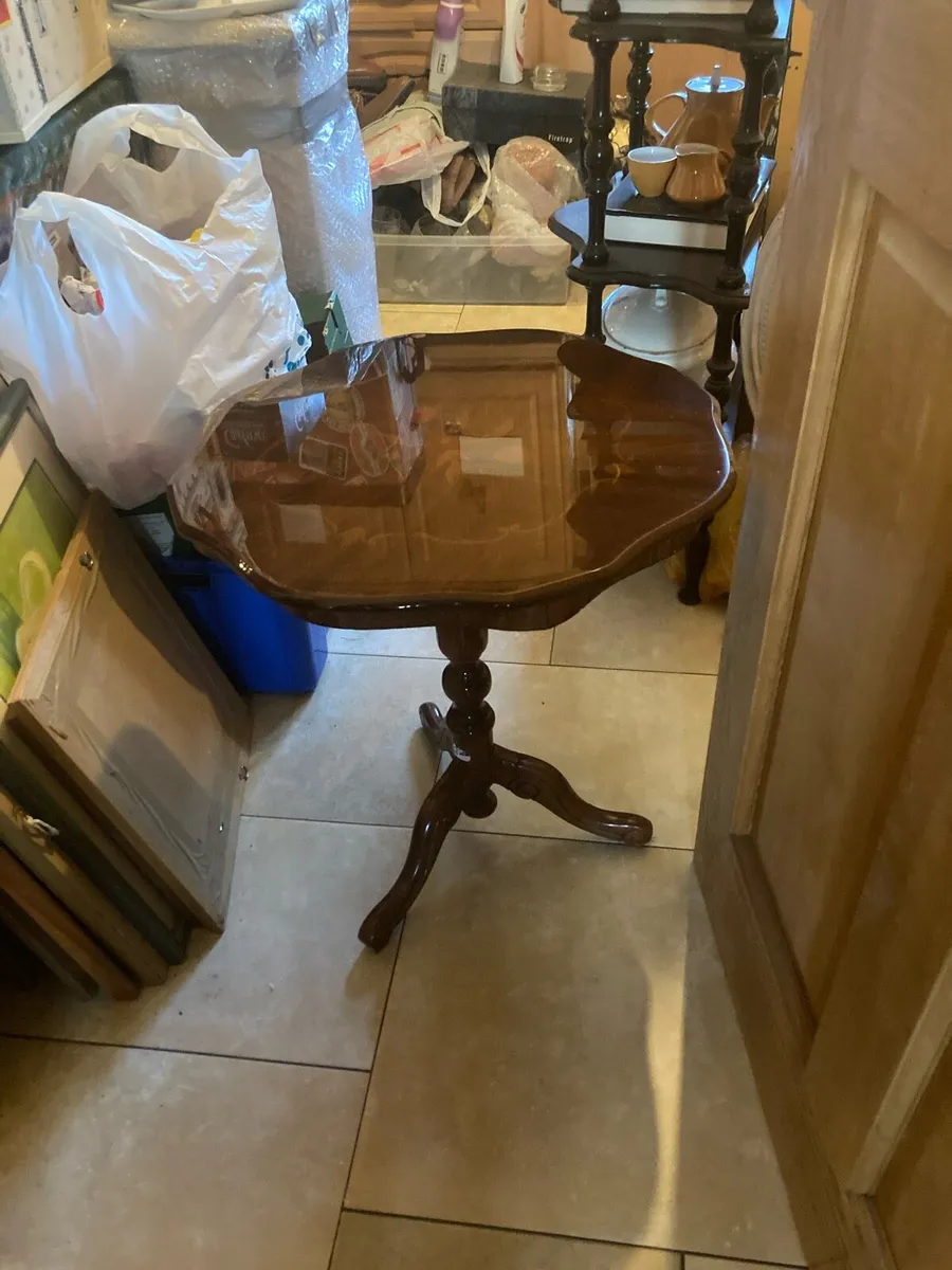 Coffee table with detailed inlaid - Image 1