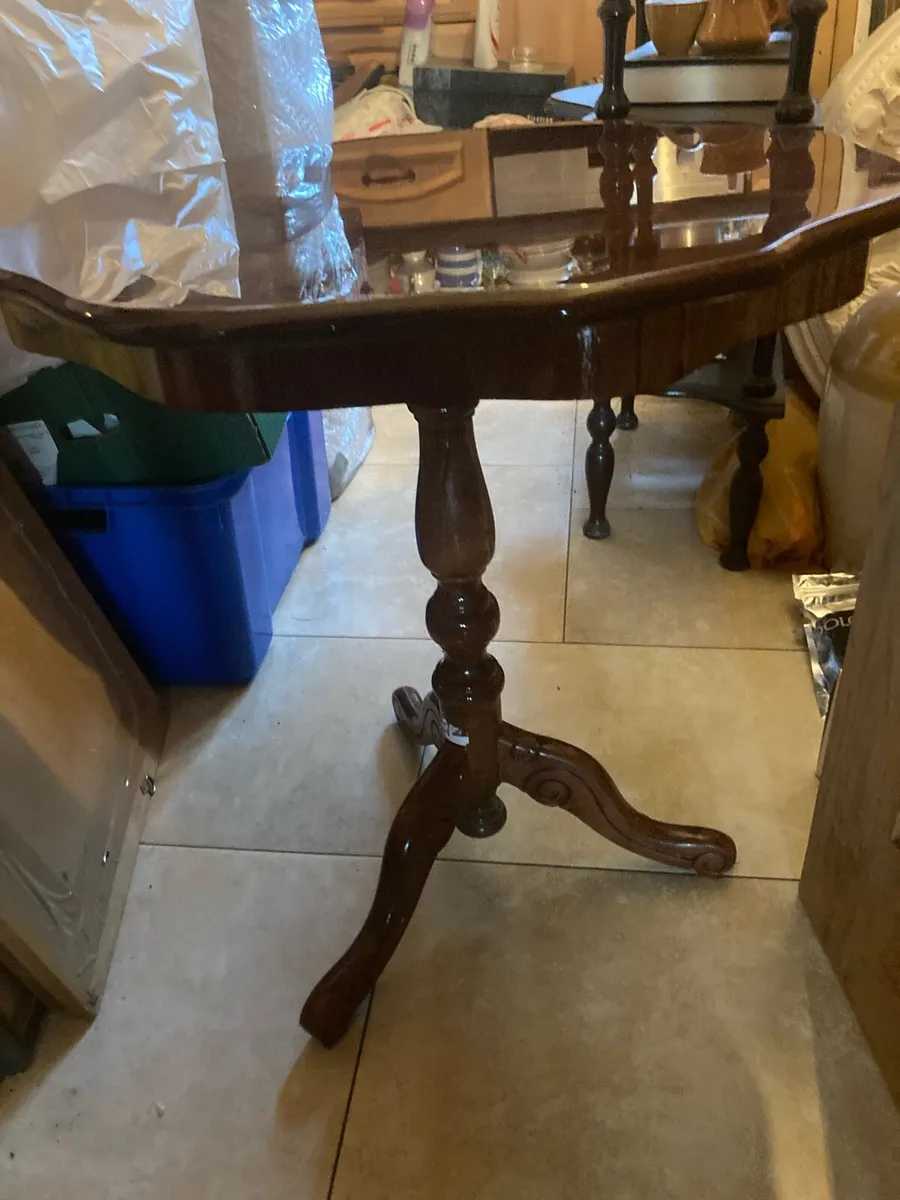 Coffee table with detailed inlaid - Image 2