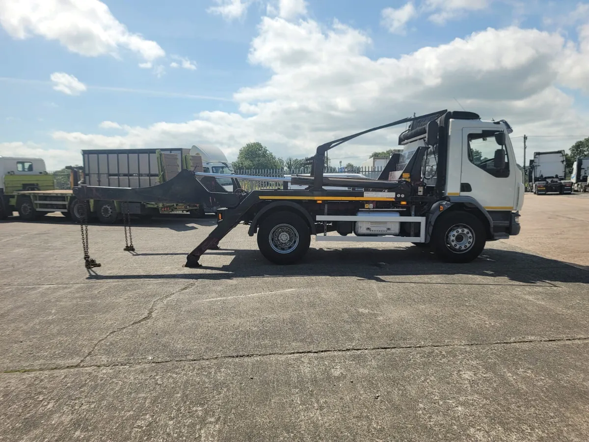 Daf  LF Skip Truck & Skips  Choice Of 40 Skips - Image 4