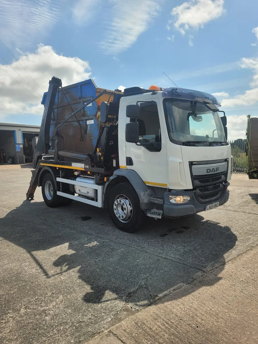 Daf  LF Skip Truck & Skips  Choice Of 40 Skips - Image 2