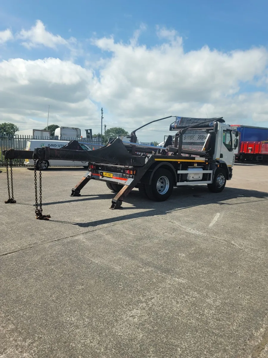 Daf  LF Skip Truck & Skips  Choice Of 40 Skips - Image 3