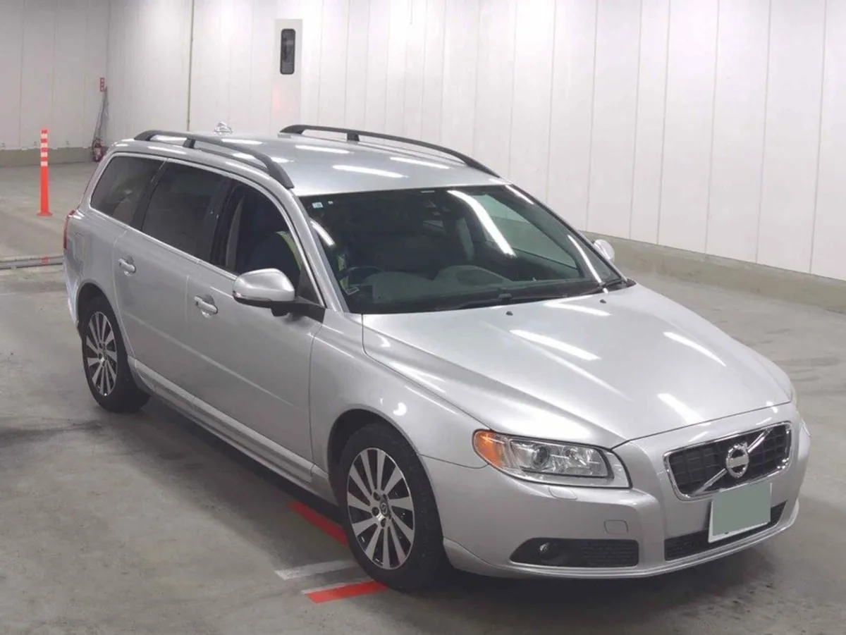 Volvo V70 1.6 T4 Estate Auto - Image 1