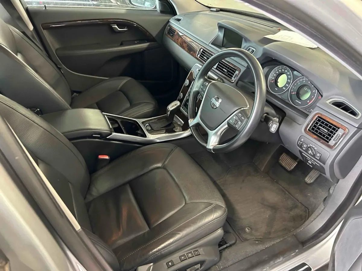 Volvo V70 1.6 T4 Estate Auto - Image 4