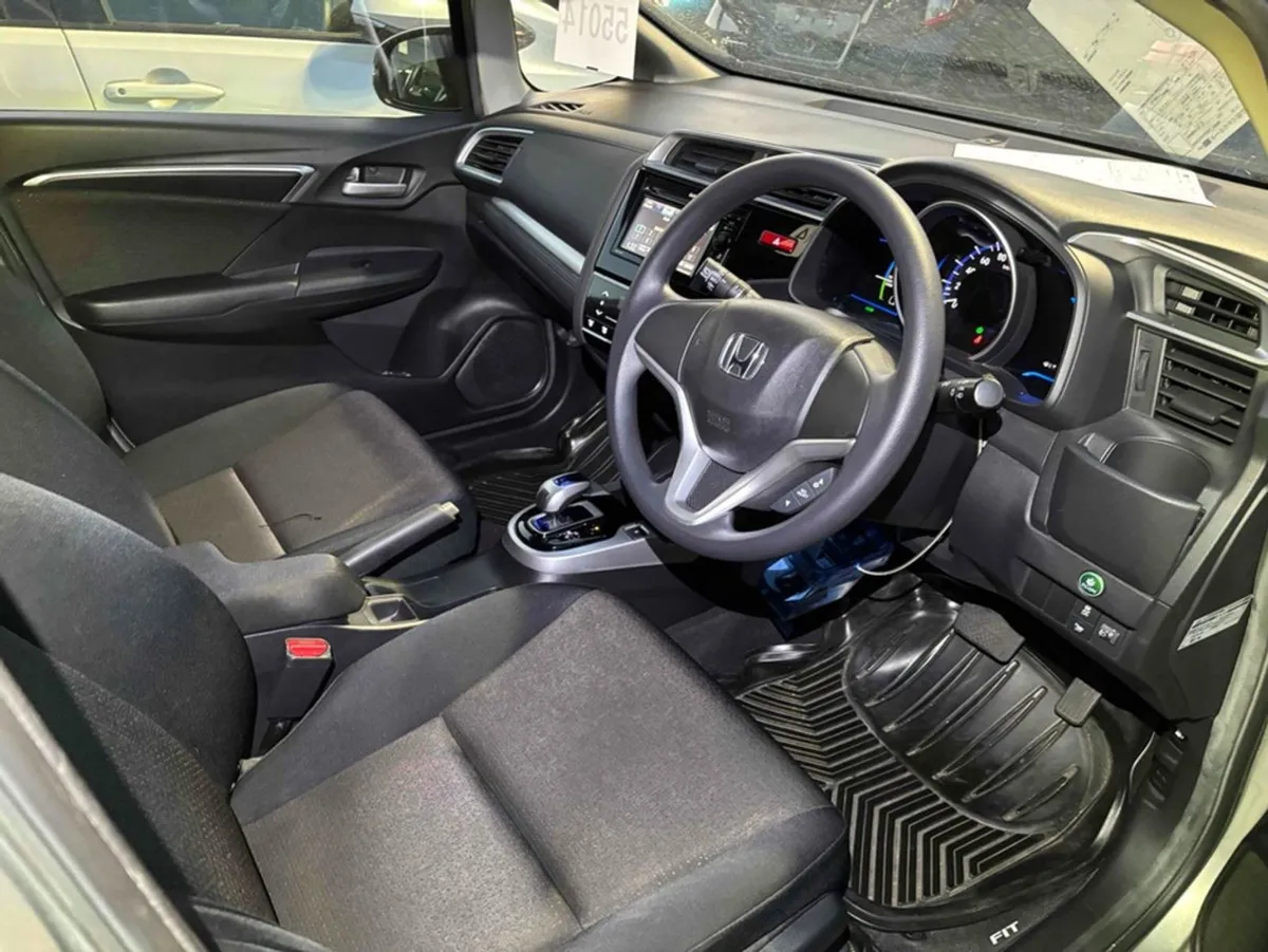 Honda Fit 1.5 Hybrid Auto - Image 4