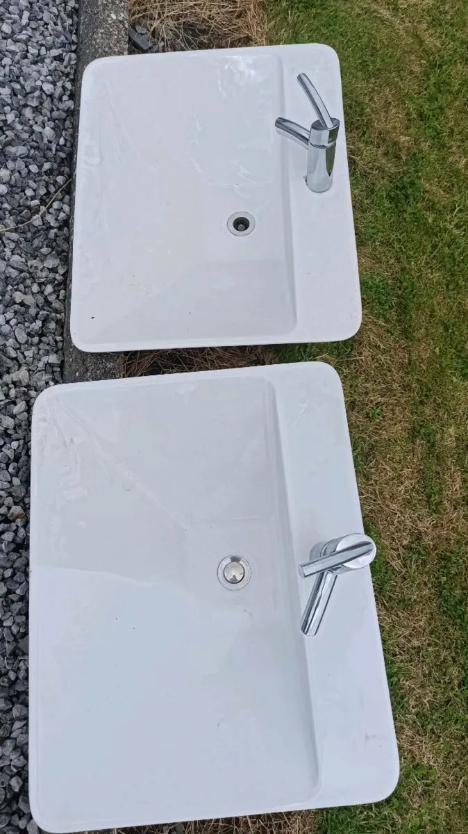 En suite sinks - Image 3