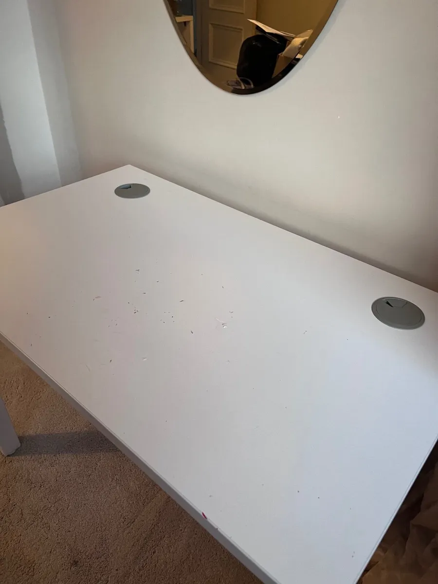 Free Desk - Image 2